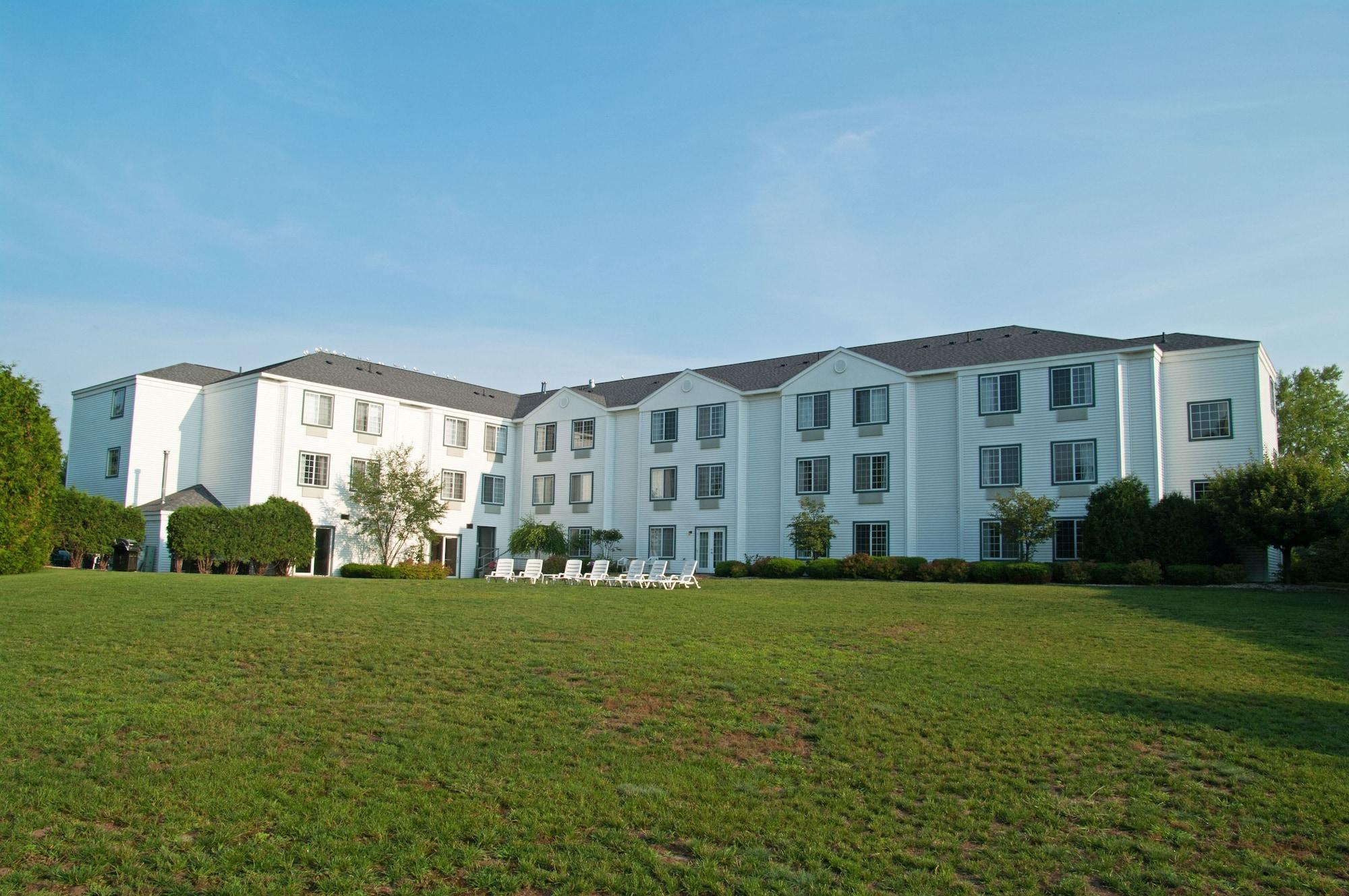 Charlevoix Inn & Suites Surestay Collection By Best Western Dış mekan fotoğraf