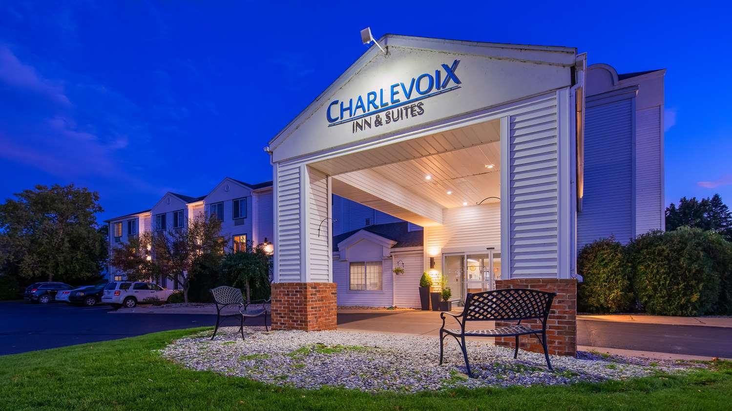 Charlevoix Inn & Suites Surestay Collection By Best Western Dış mekan fotoğraf